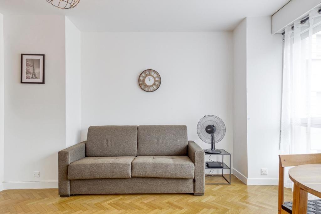 L'Appartement D'Art Et De Lumiere Clichy Exterior foto